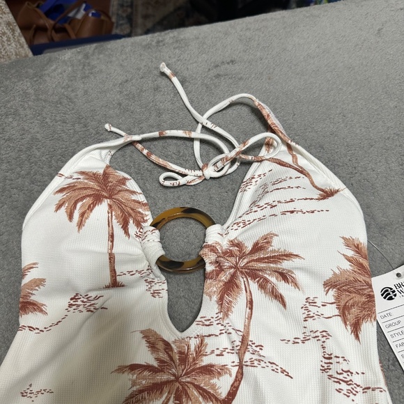 Breaking Waves Palm Print One-Piece Swimsuit – Size M – New with tag. - Picture 6 of 15
